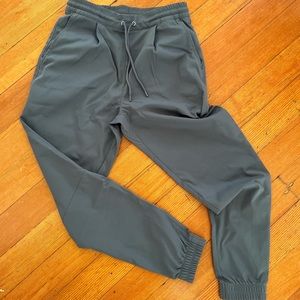 The North Face jogger. size small. Gray.